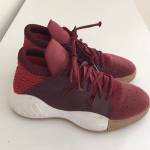 Adidas Boys Size 5 Basketball Shoes